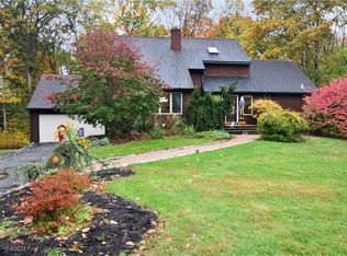 35 Oak Dell Cir, East Greenwich, RI 02818