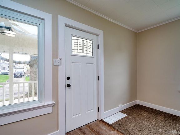 5th image of 4033 Farnham Ave