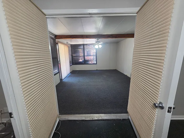 1717 N Locust St — Photo 34