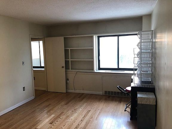 4th image of 300 Lynn Shore Dr APT 311
