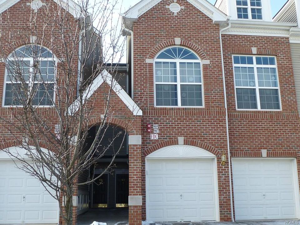 1st image of 907 Balsam Dr