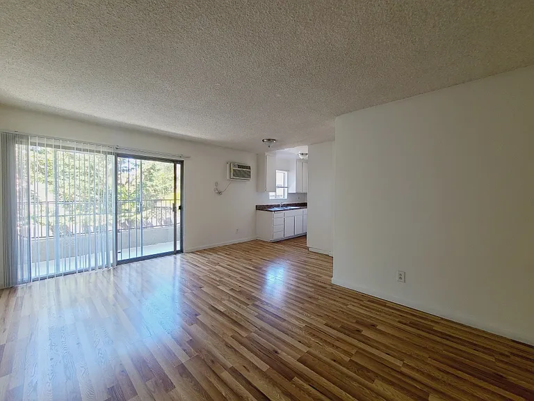 327 S Virgil Ave #110 — Photo 2