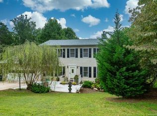 5971 Gold Creek Estate Dr, Hickory, NC 28601