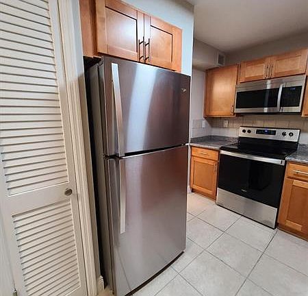 3rd image of 4 Royal Palm Way #6050
