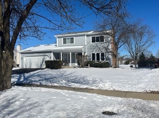 2520 Newport Dr, Naperville, IL
