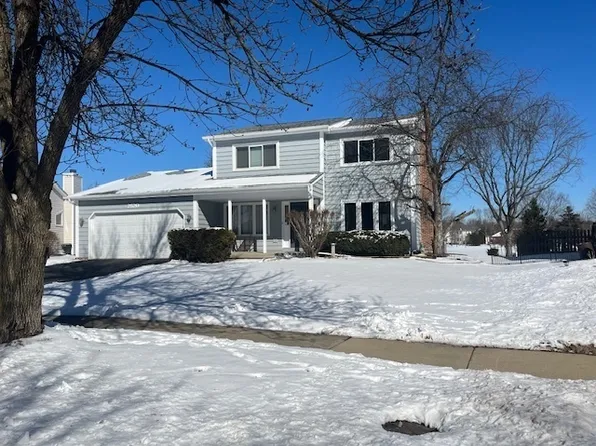 2520 Newport Dr, Naperville, IL 60565