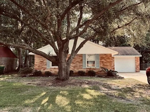 7120 Denver Dr, Biloxi, MS 39532