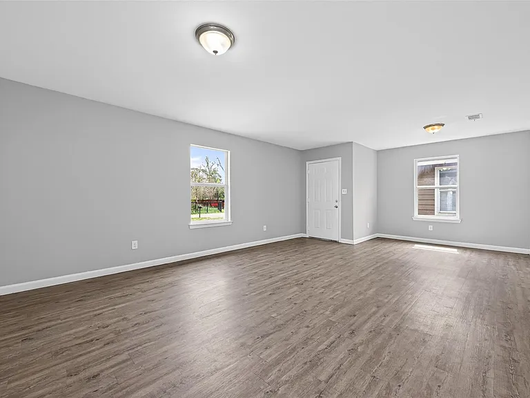 7521 Dyer St — Photo 8