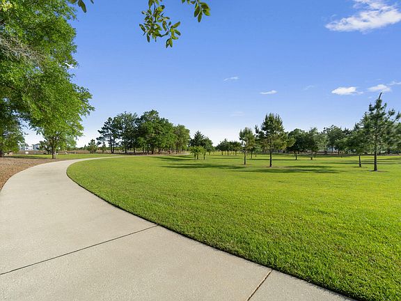 4th image of 11 Arrowwood Blvd