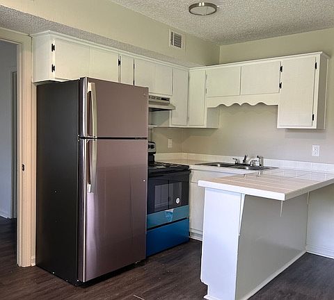 2nd image of 771 West Ave #4