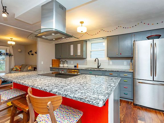 4th image of 2857 Ashland St