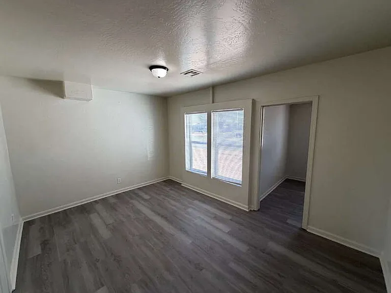 1010 N Park Ave — Photo 12