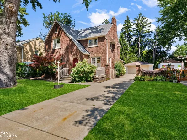818 Cadieux Rd, Grosse Pointe, MI 48230