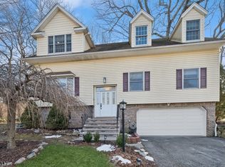 114 Papscoe Rd, Hewitt, NJ 07421
