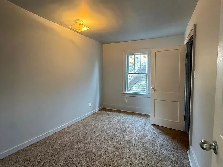 721 S Arnold St — Photo 4