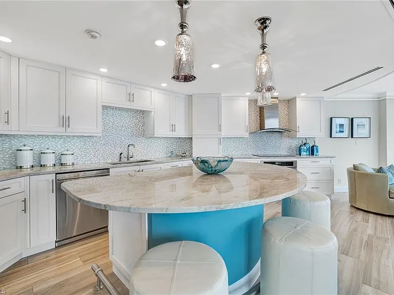 4041 Gulf Shore Blvd N #703 — Photo 13