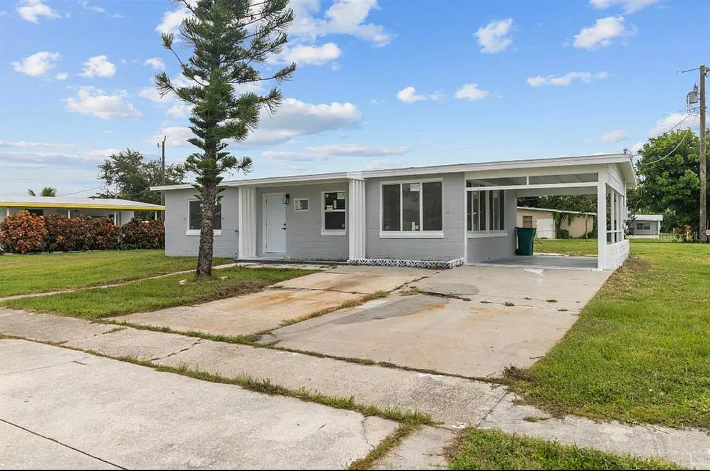 3 bed, 2.0 bath, 947 sqft, $1,750 — Photo 1
