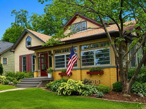 406 Lafayette St, Valparaiso, IN 46383