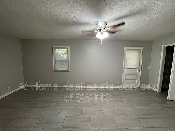 5th image of 323 N Pine Ave