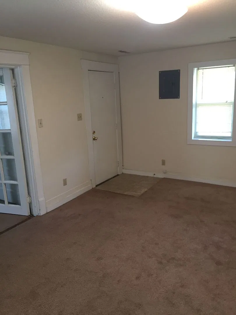 1014 Rogers St — Photo 3
