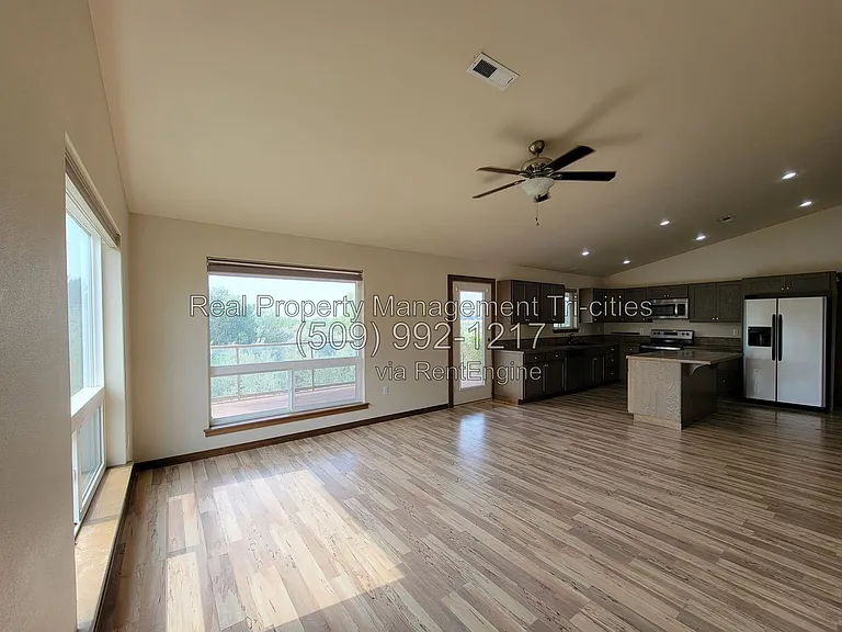 689 Tanglewood Dr #A — Photo 4