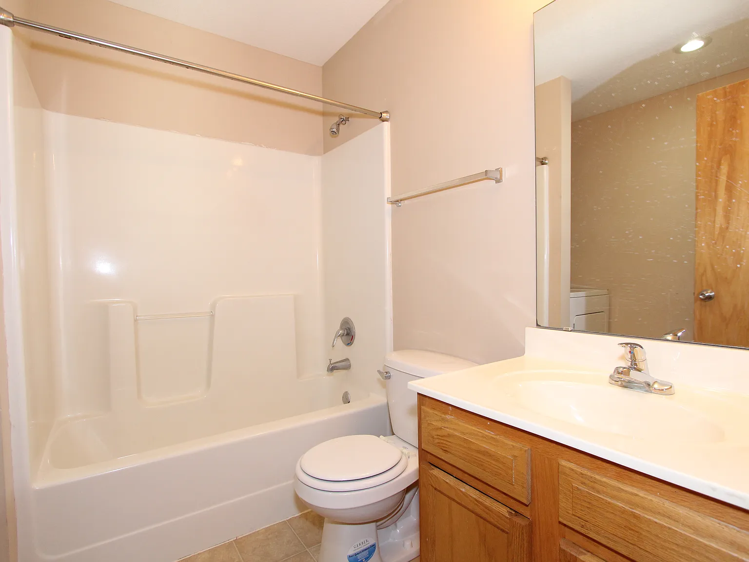 3 bed, 2.5 bath, 1685 sqft, $1,300 — Photo 4