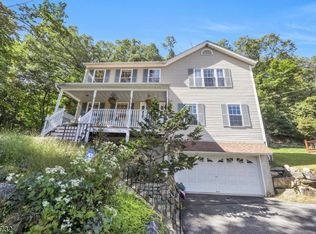 93 Reeve Ave, Bloomingdale, NJ 07403
