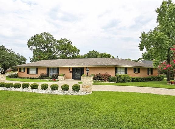 4th image of 416 Brook Ln