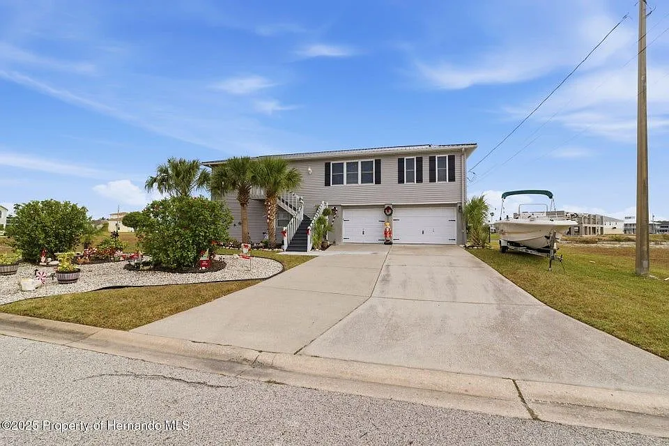 3 bed, 3.0 bath, 1384 sqft, $2,500 — Photo 2