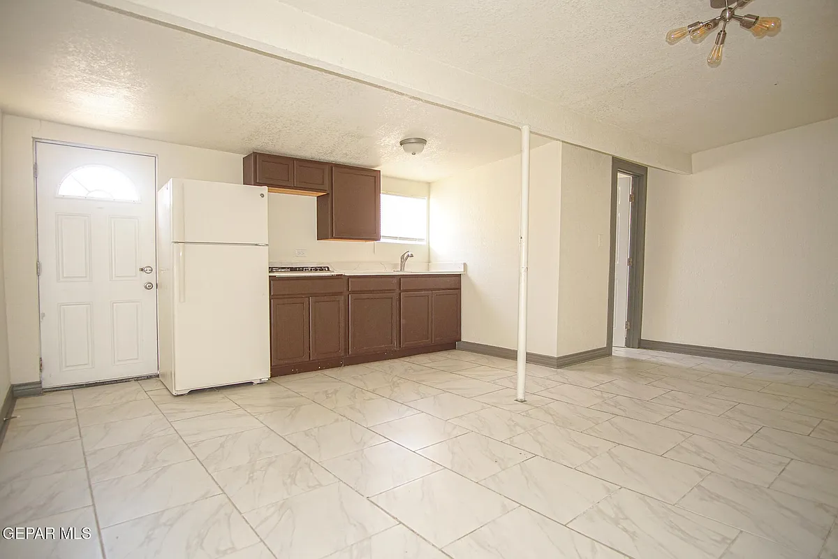 Building Photo - 2111 Portland Ave #3