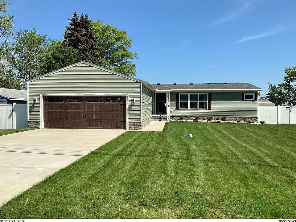 1st image of 3890 Edgewater Dr