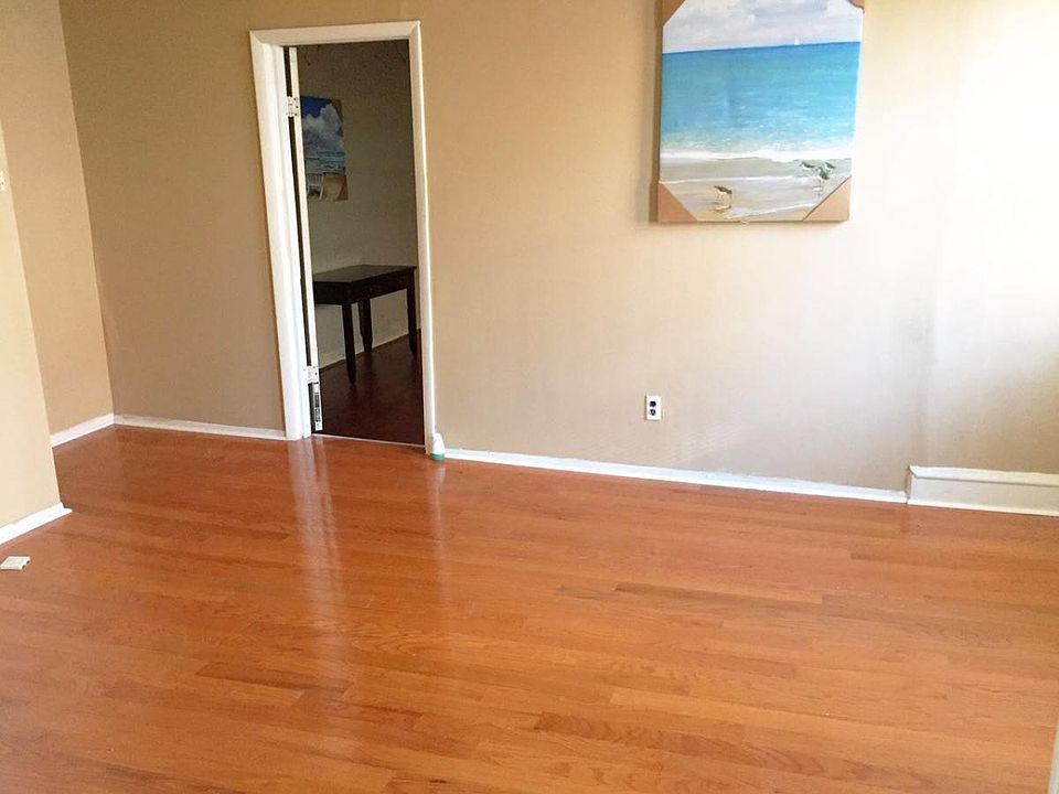 1st image of 600 Emily St Floor 1