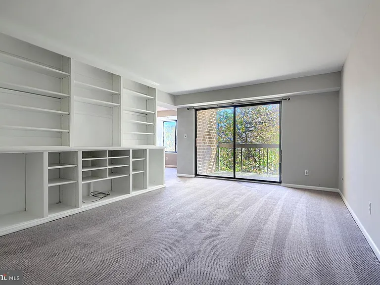 6 Mullingar Ct #301 — Photo 27