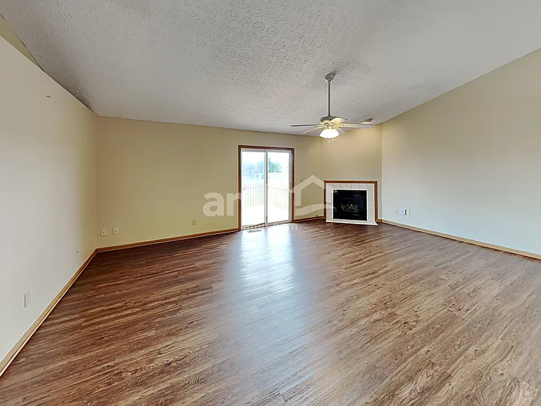 6811 Magdalena Ln — Photo 5