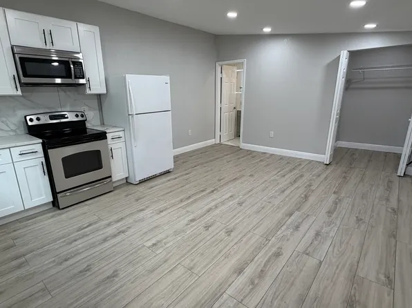 1032R 54th Ave N #2, Saint Petersburg, FL 33703
