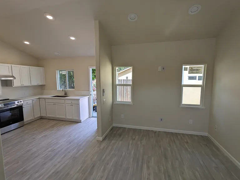 111 La Verne Ave — Photo 5