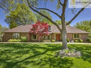 203 NW Hillcrest Ln, Lees Summit, MO 64063