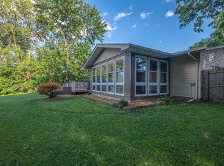 17 Crestview Ter, Buffalo Grove, IL