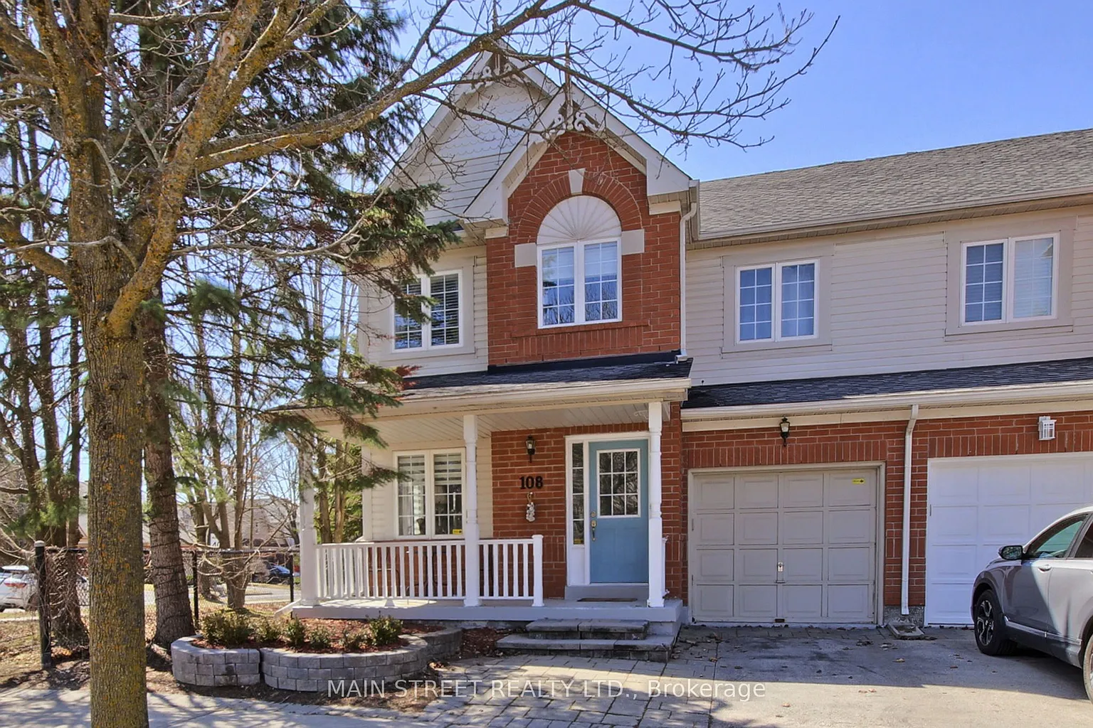108 Hollandview Trl photo 1