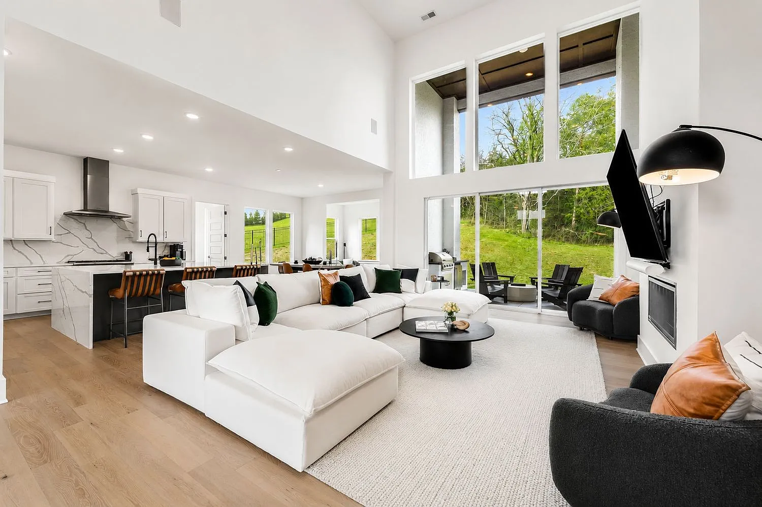 5 bed, 4315 sqft, $14,000 — Photo 1