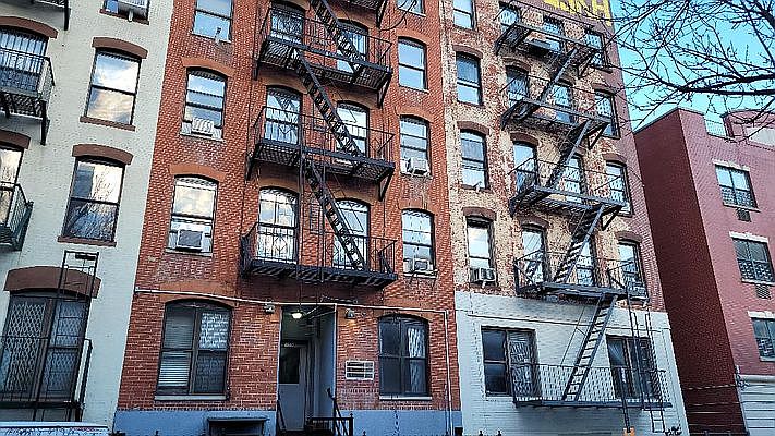 1st image of 168 Norfolk St APT 1