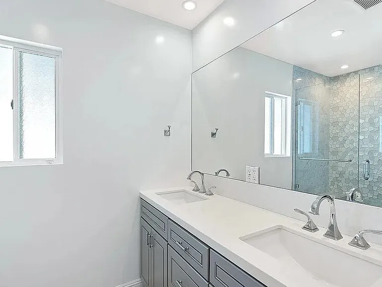 4524 Tobias Ave — Photo 4