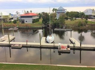 31 Harbour Point Dr, Crawfordville, FL 32327
