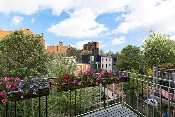 Sold by Compass | media 9