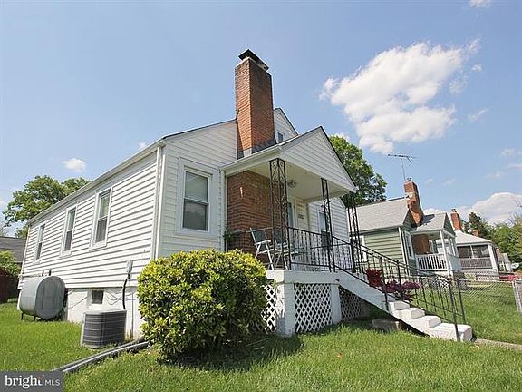 2nd image of 2902 Brook Dr