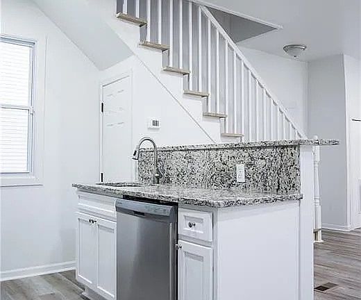 3rd image of 2423 West Ave