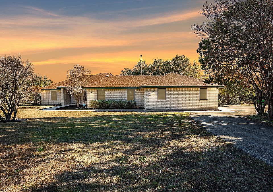 1st image of 404 Circle Dr
