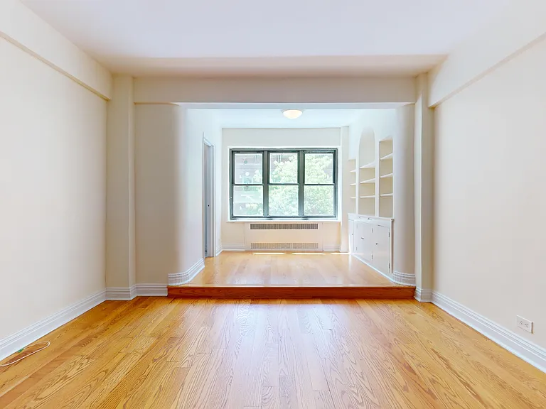 141 E 56th St #3E — Photo 4