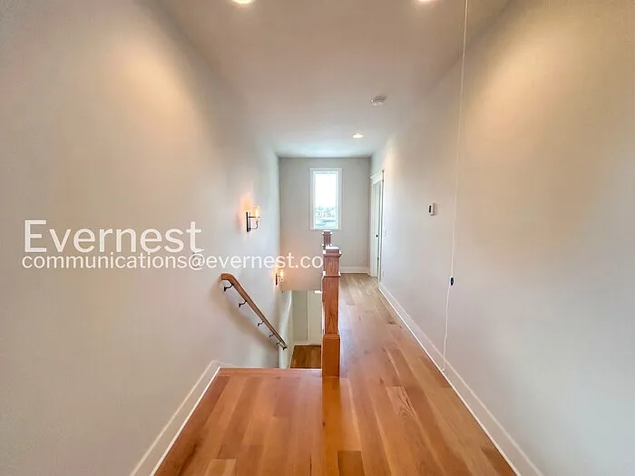 520 Moore Ave — Photo 9