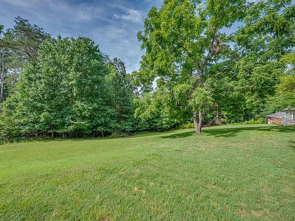4th image of 222 Shenandoah Dr